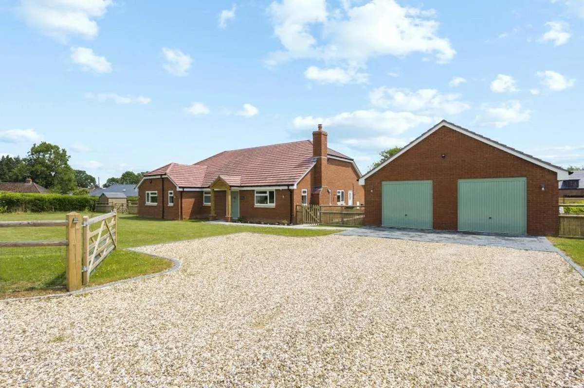 Strawberry View, Pamber End, RG26
