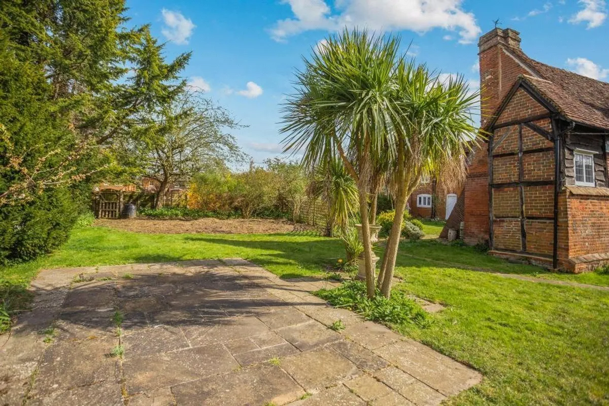 The Willows, London Road, Hartley Wintney, RG27