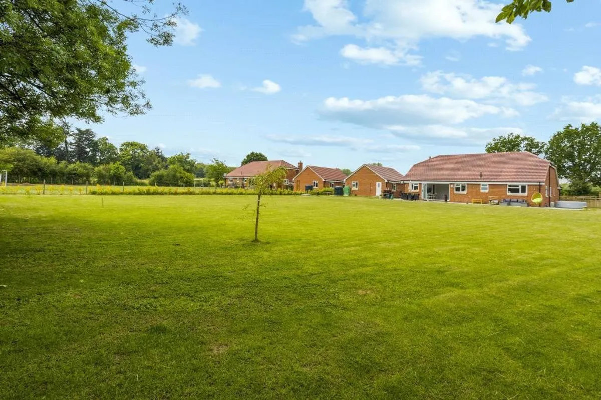 Strawberry View, Pamber End, RG26