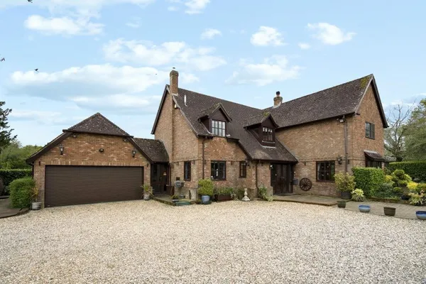 Chapel Lane, Wolverton Common, RG26