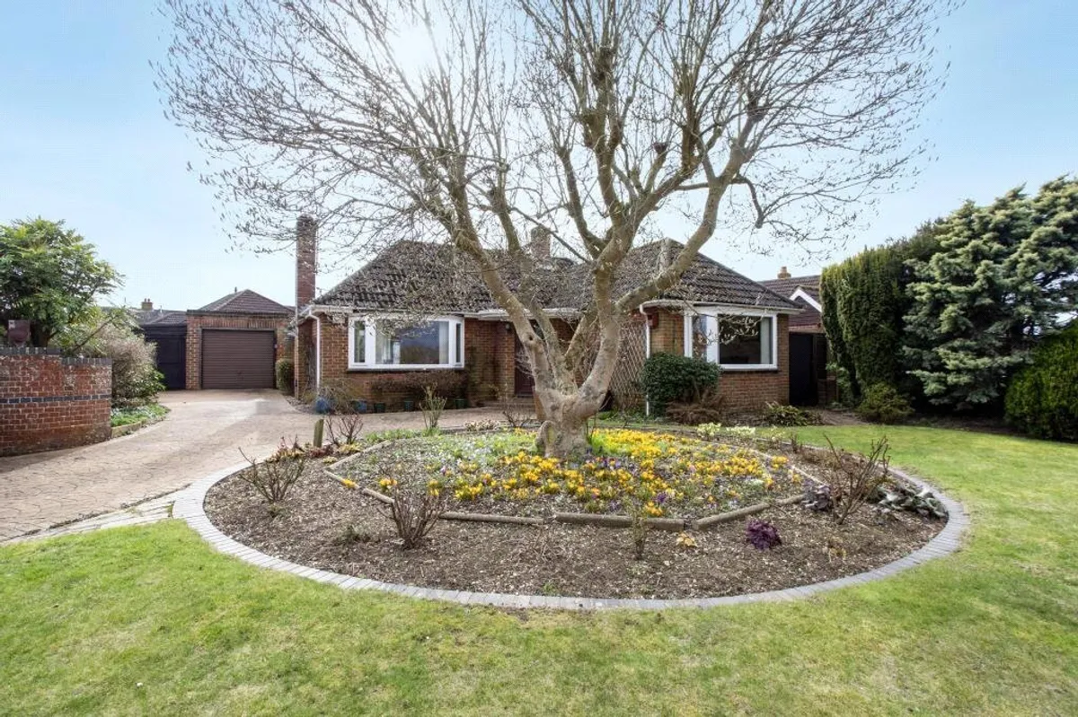 Salisbury Gardens, Basingstoke, RG22