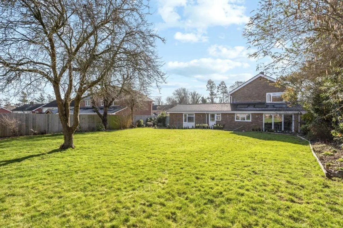 Lightfoot Grove, Basingstoke, RG21
