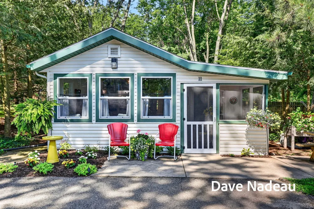 3581 65th St, Saugatuck, MI 49453-9792