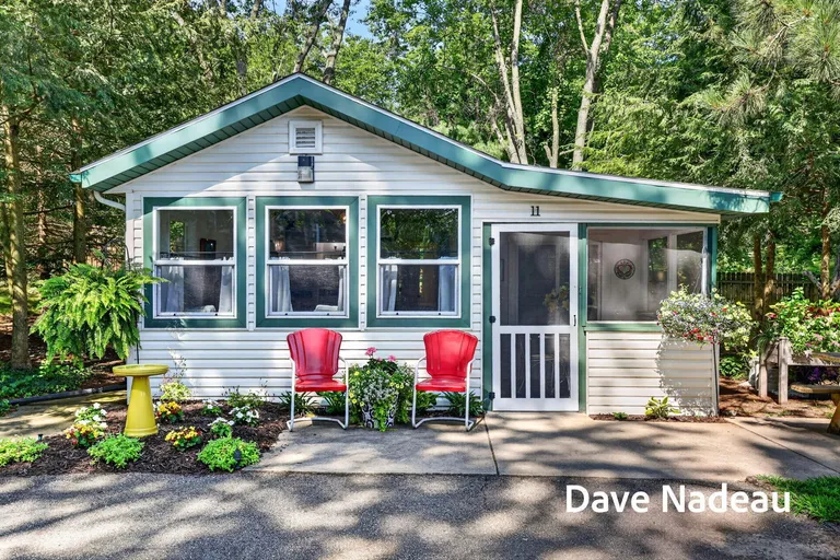 3581 65th St, Saugatuck, MI 49453-9792