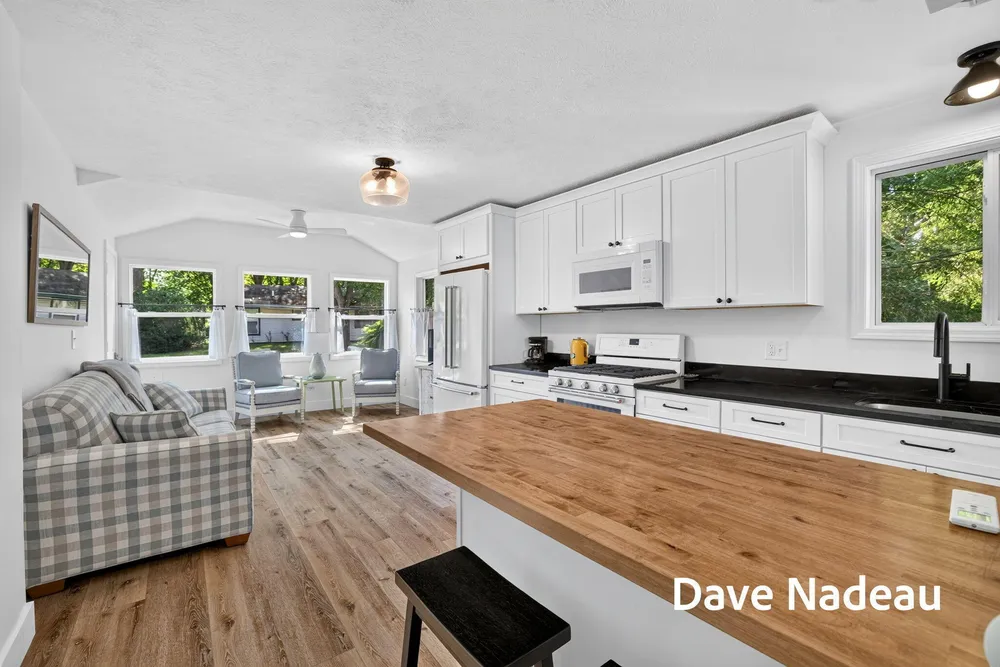 3581 65th St, Saugatuck, MI 49453-9792