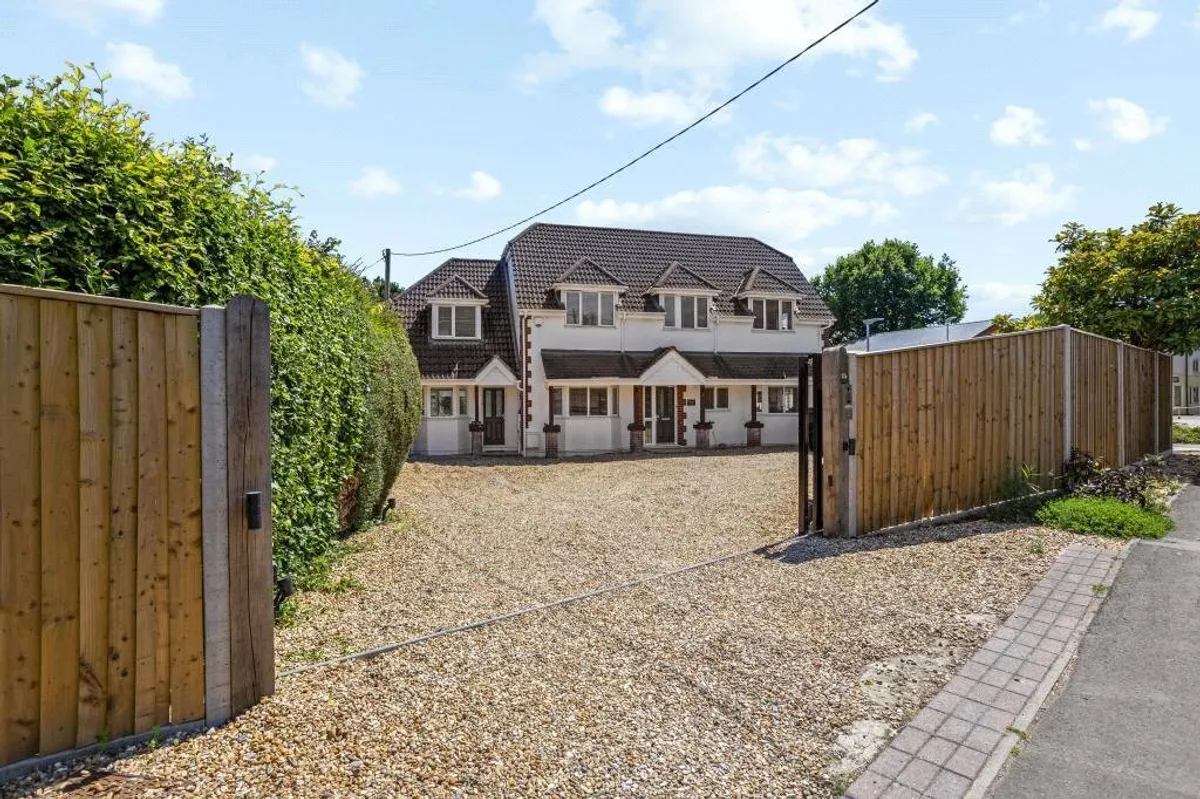 Oakley Lane, Oakley, RG23
