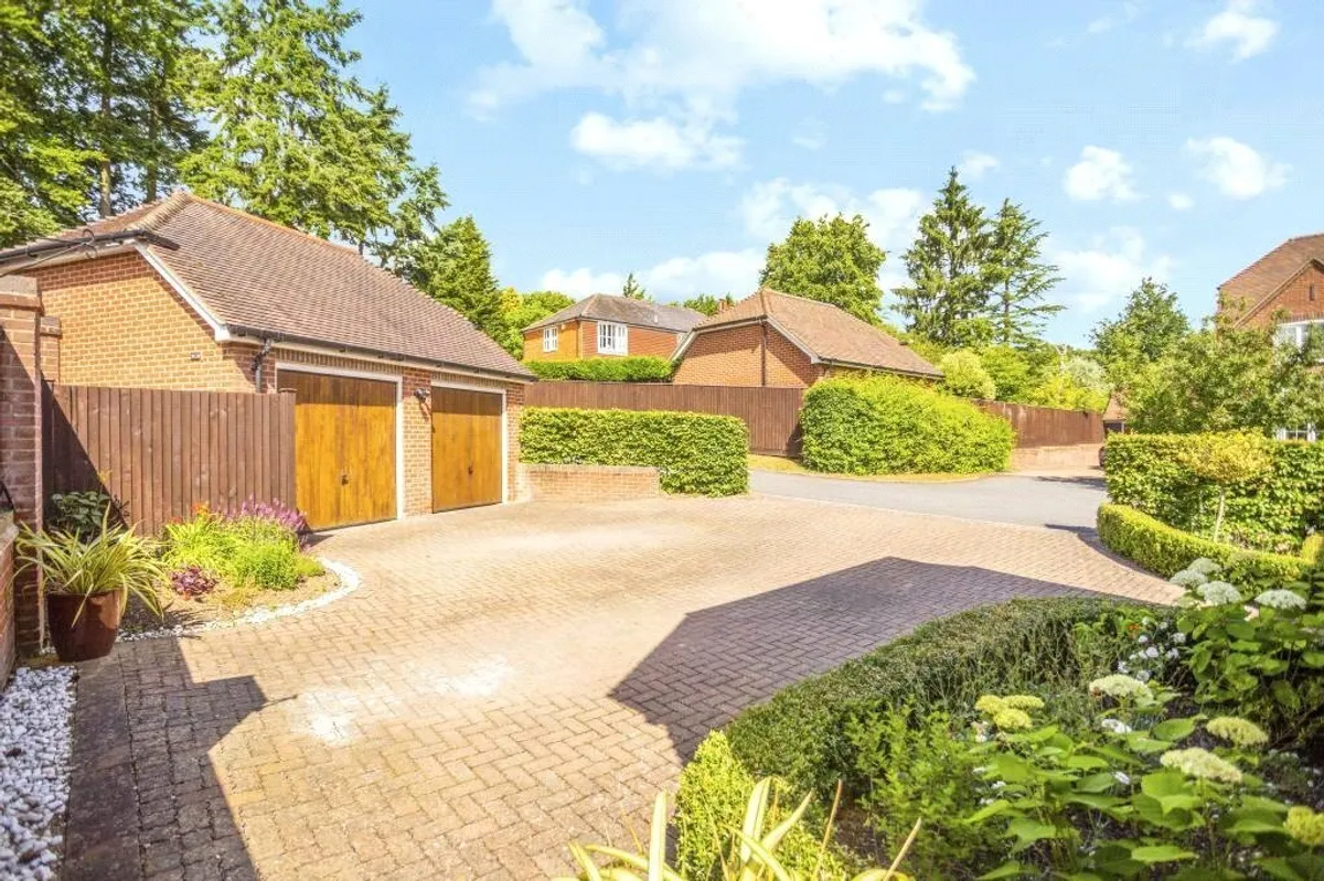 Elm House, Wash Water, RG20