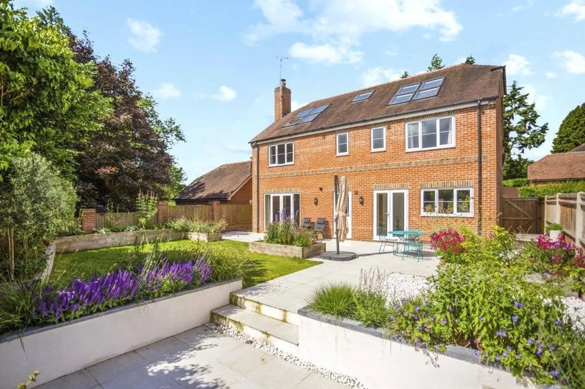 Elm House, Wash Water, RG20