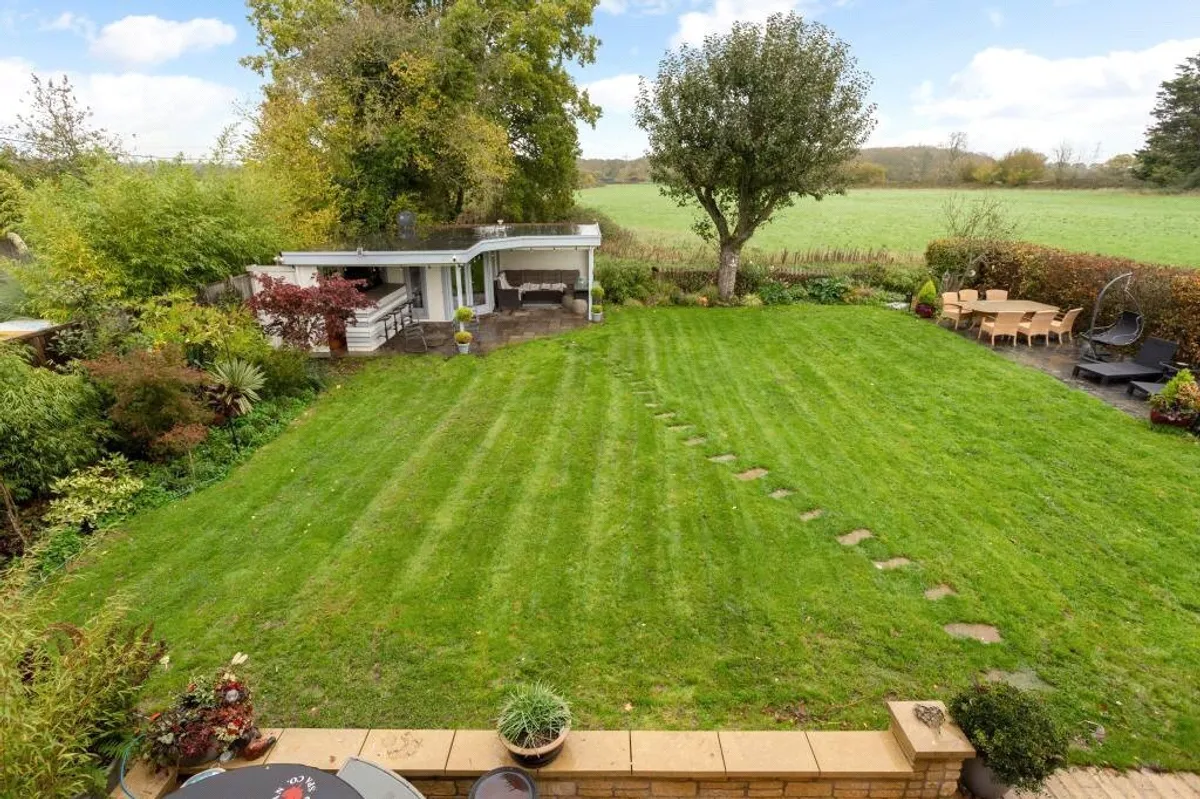 Silchester Road, Bramley, RG26