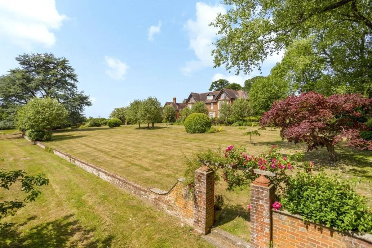 Mortimer Hall, Mortimer, RG7