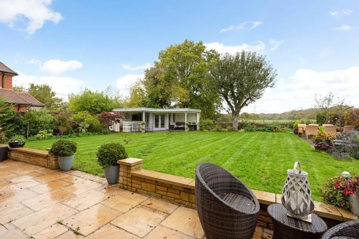 Silchester Road, Bramley, RG26