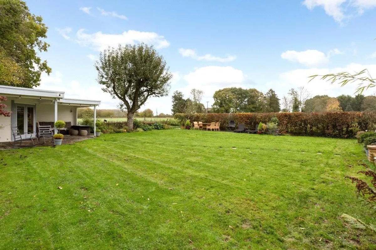 Silchester Road, Bramley, RG26