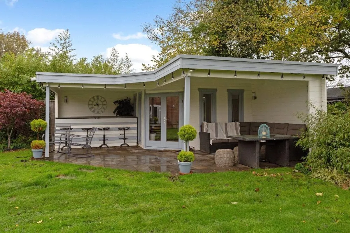 Silchester Road, Bramley, RG26