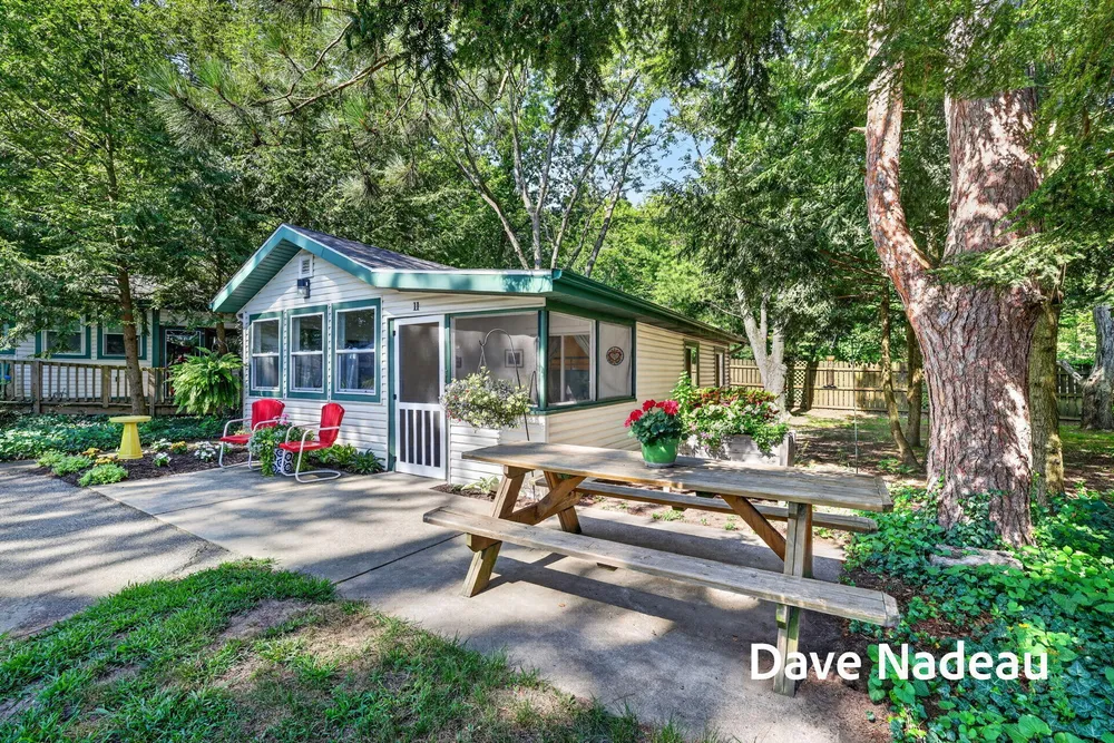 3581 65th St, Saugatuck, MI 49453-9792