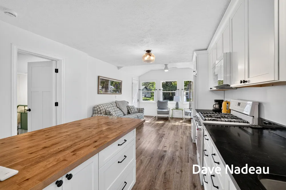 3581 65th St, Saugatuck, MI 49453-9792
