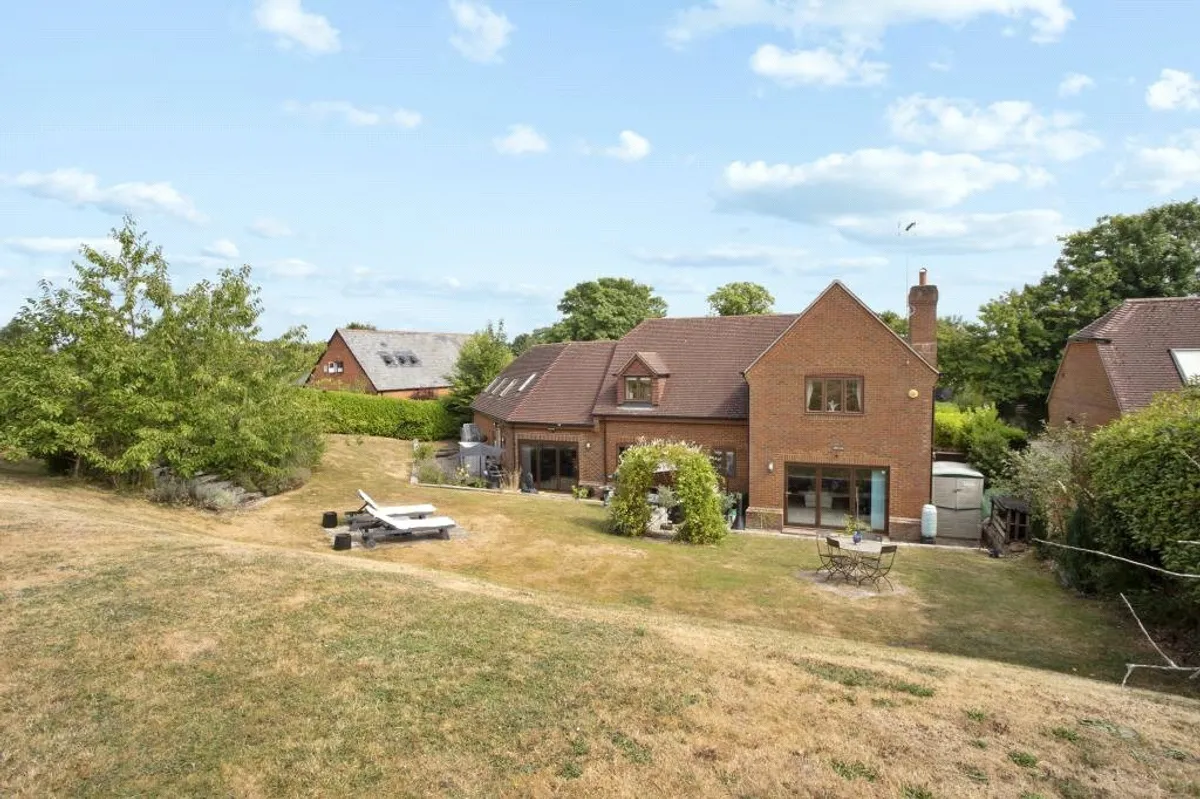 Chapel Walk, Cliddesden, RG25