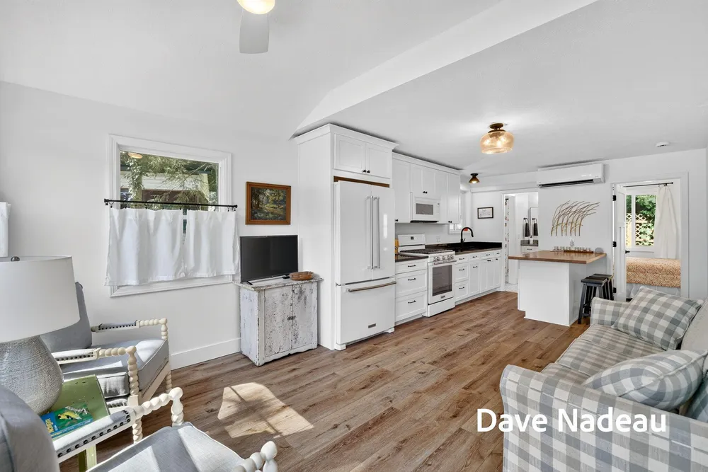 3581 65th St, Saugatuck, MI 49453-9792