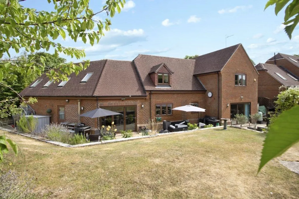 Chapel Walk, Cliddesden, RG25