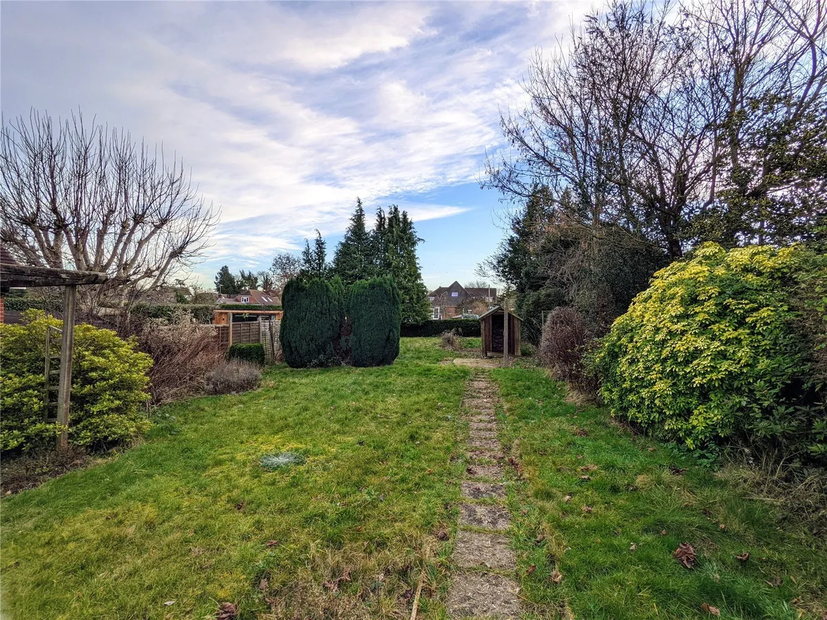 Linden Avenue, Old Basing, RG24