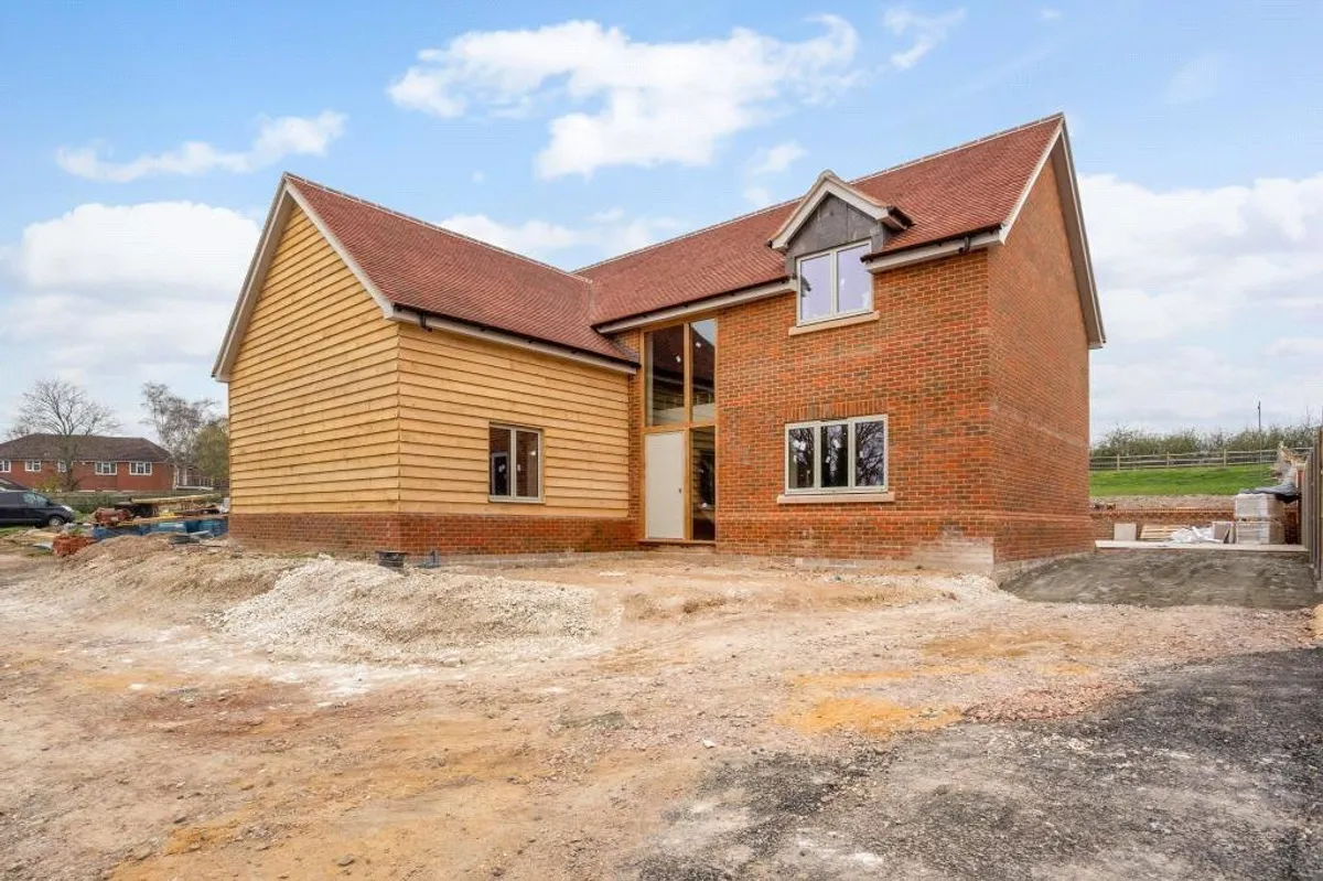 Chapel Walk, Cliddesden, Nr Basingstoke, RG25