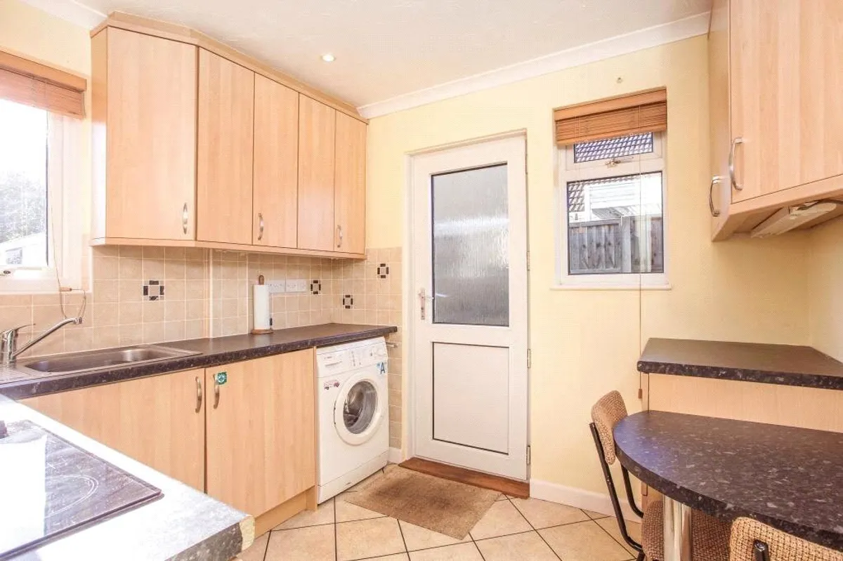 Linden Avenue, Old Basing, RG24