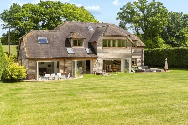 Four Oaks, Oakley, RG23
