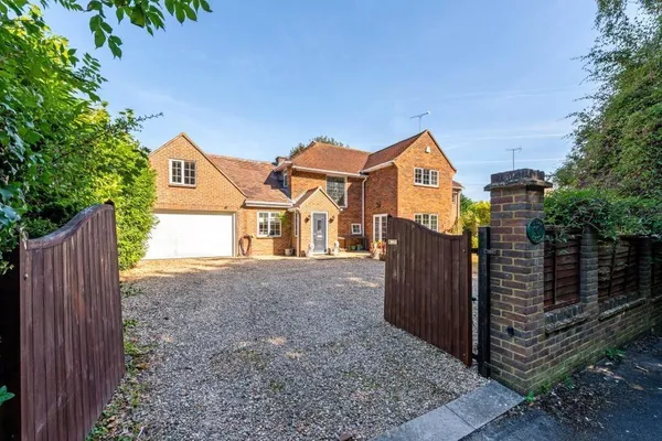 Neville Close, Basingstoke, RG21