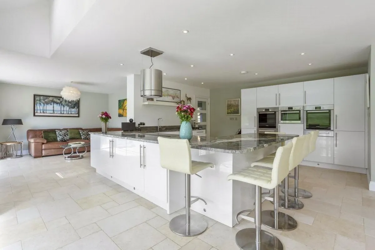 Four Oaks, Oakley, RG23