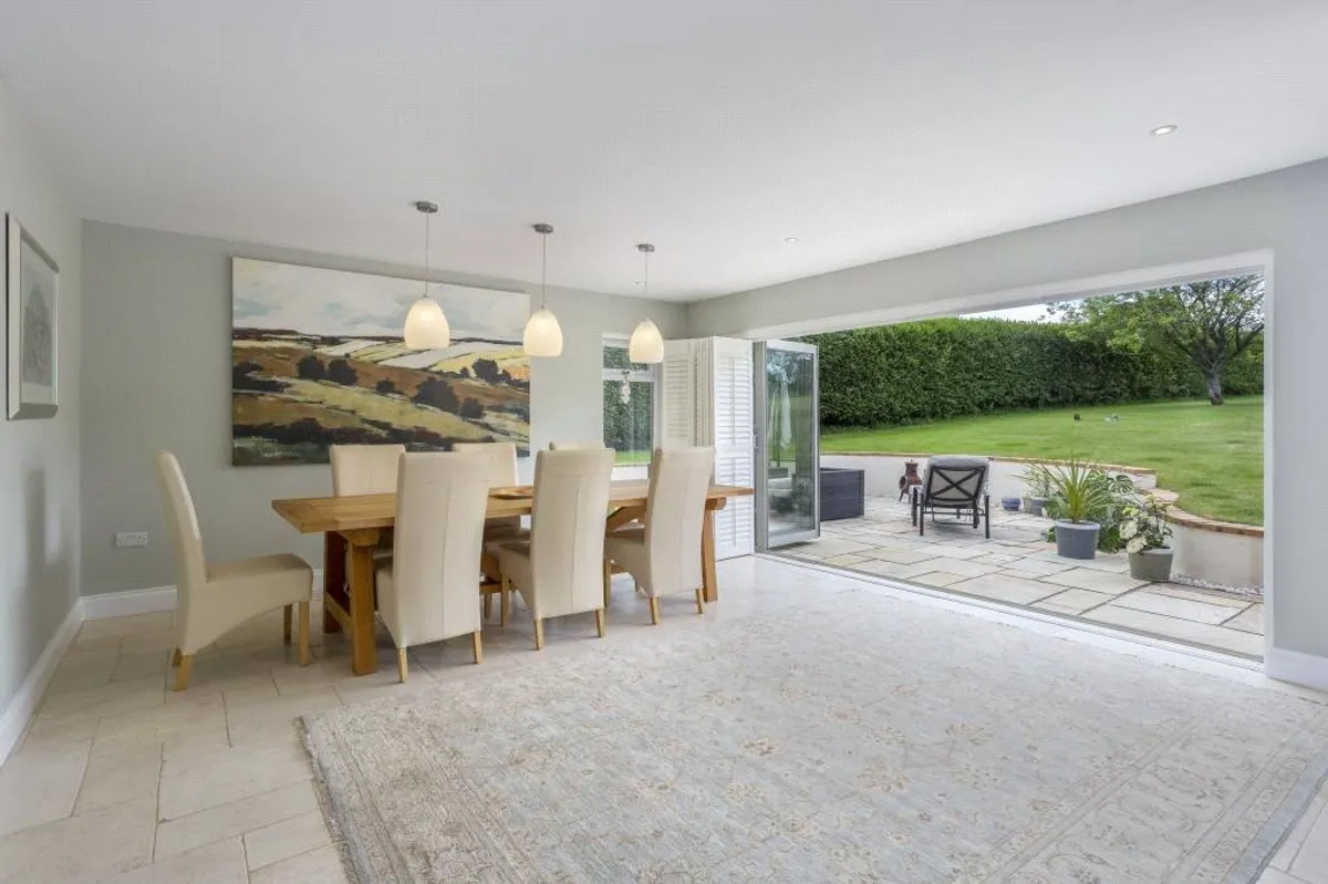 Four Oaks, Oakley, RG23