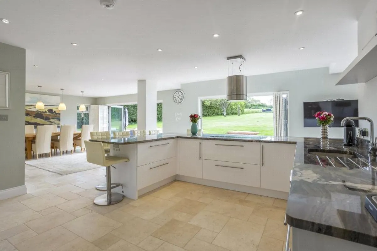 Four Oaks, Oakley, RG23