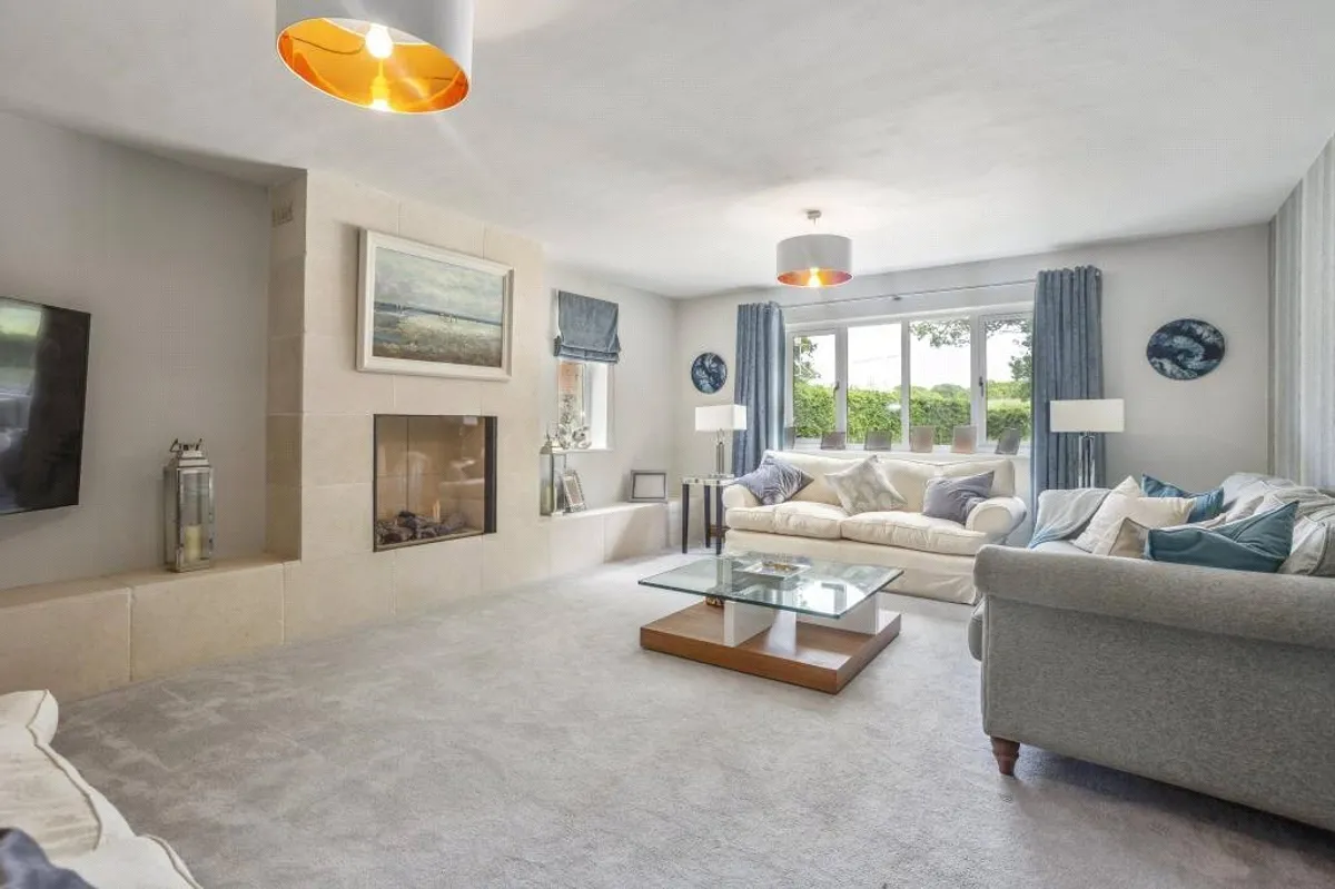 Four Oaks, Oakley, RG23
