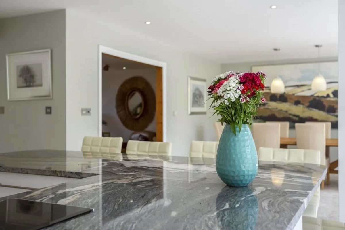 Four Oaks, Oakley, RG23