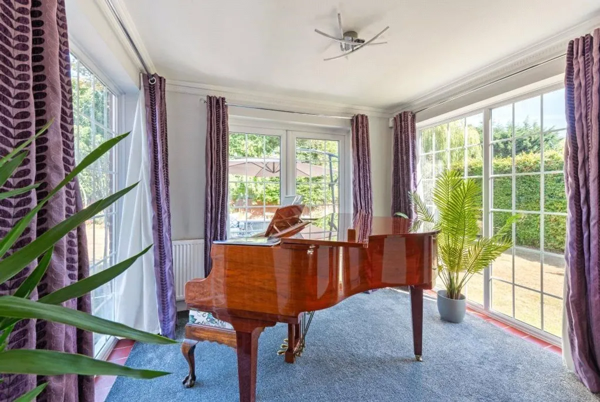 Neville Close, Basingstoke, RG21