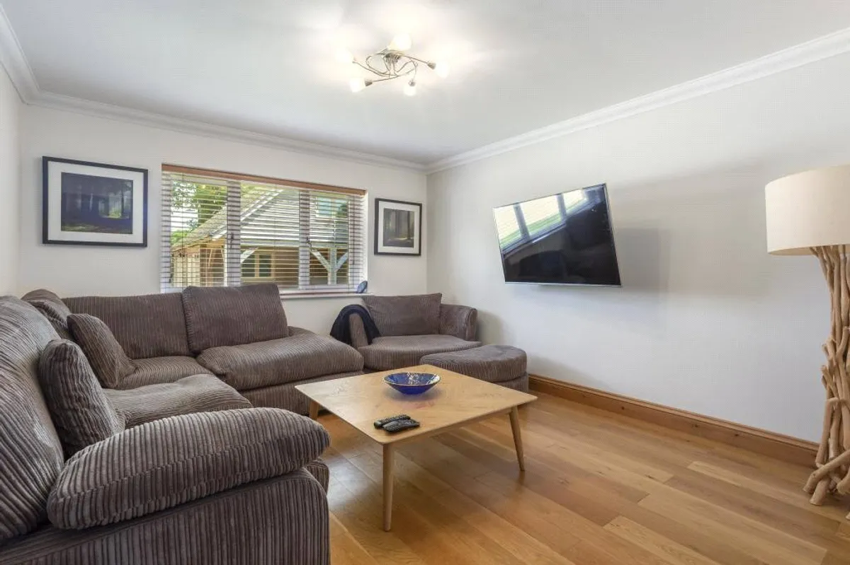 Four Oaks, Oakley, RG23