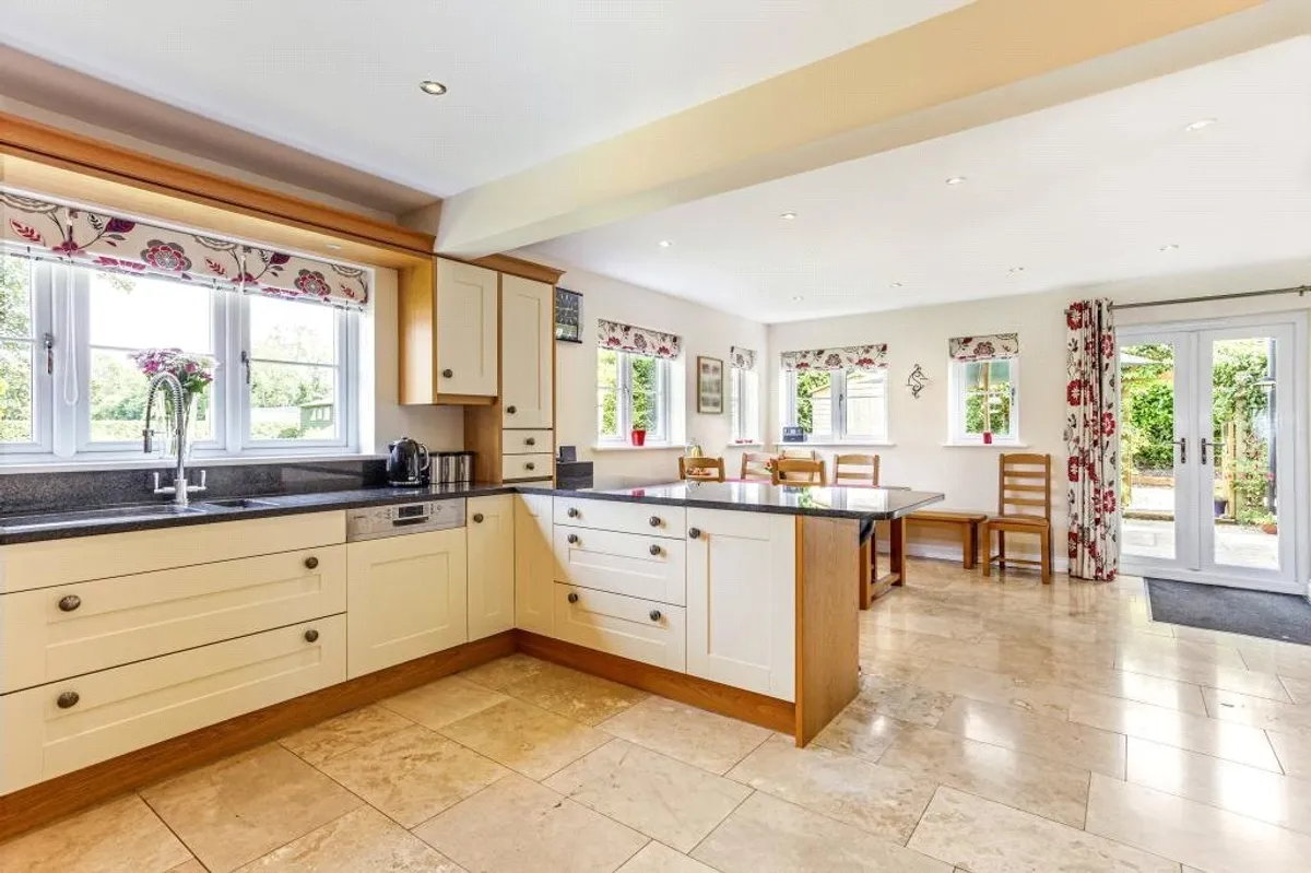 Lintells, Hannington, RG26