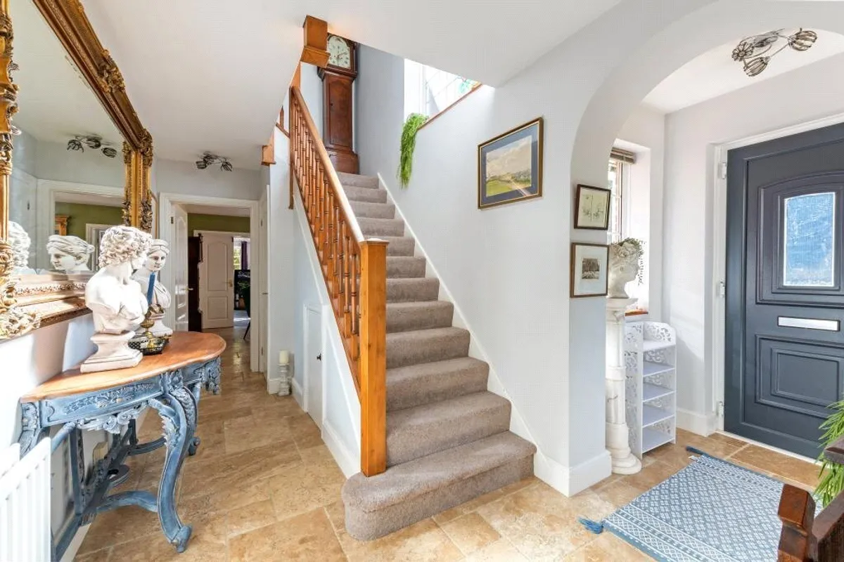 Neville Close, Basingstoke, RG21