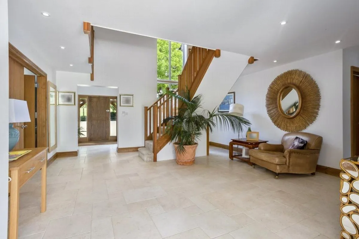 Four Oaks, Oakley, RG23