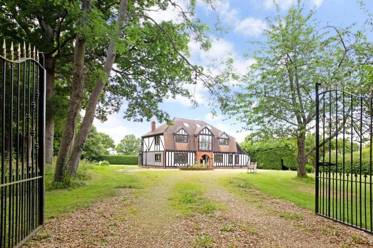 The Warren, Dogmersfield, RG27