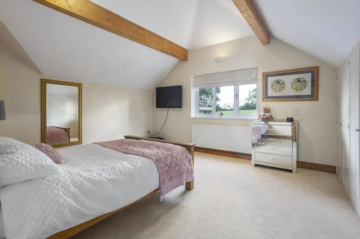 Four Oaks, Oakley, RG23