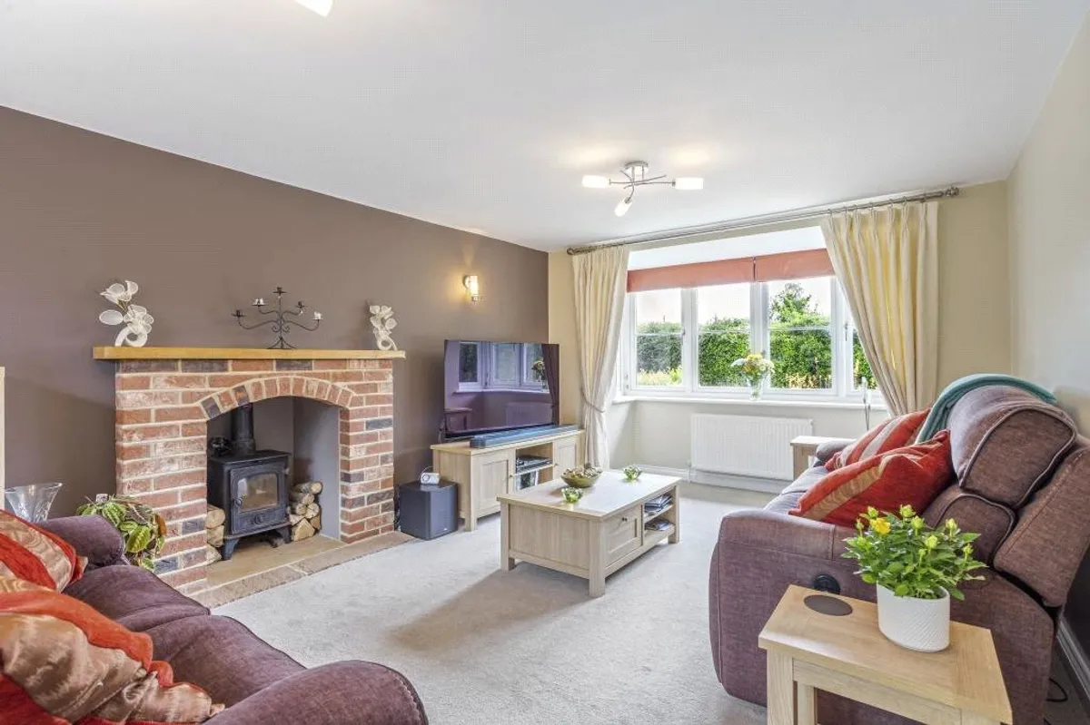Lintells, Hannington, RG26