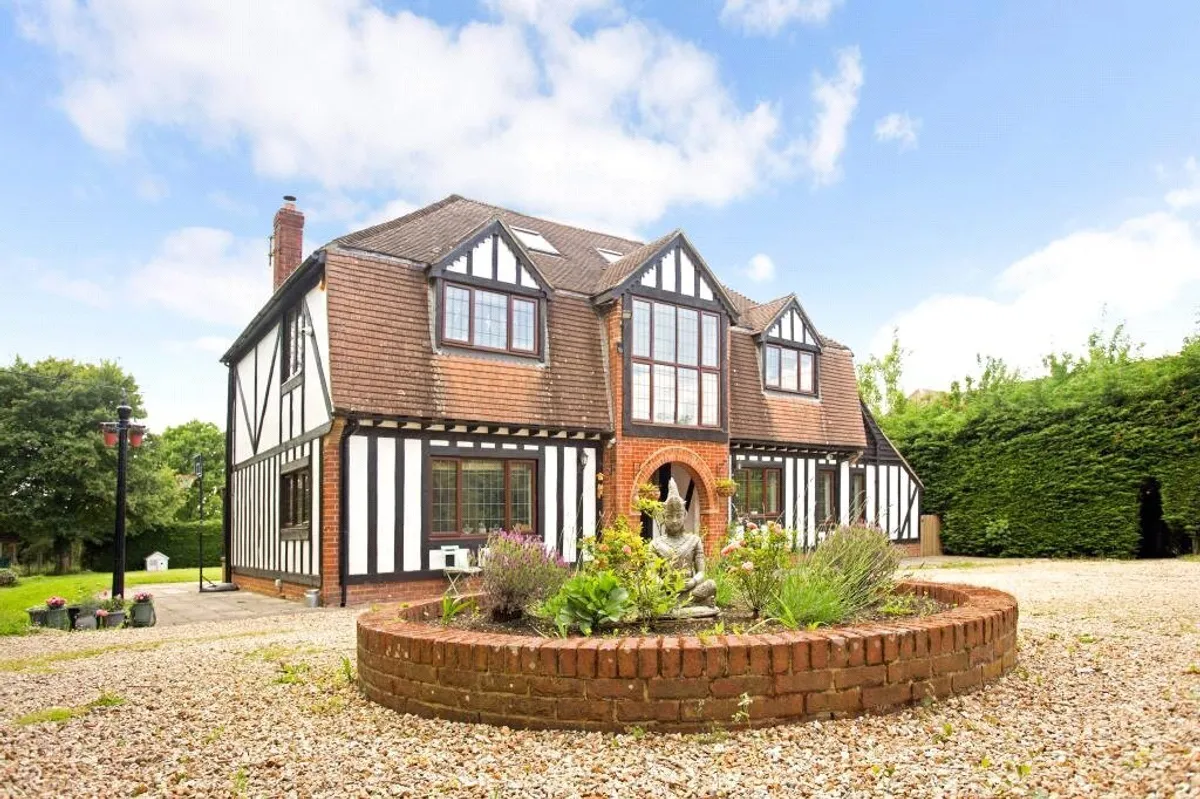 The Warren, Dogmersfield, RG27