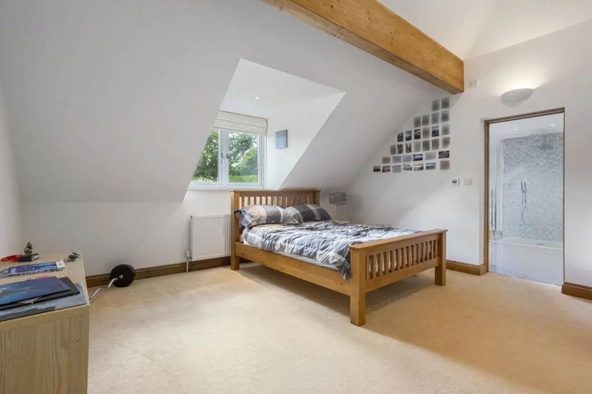 Four Oaks, Oakley, RG23