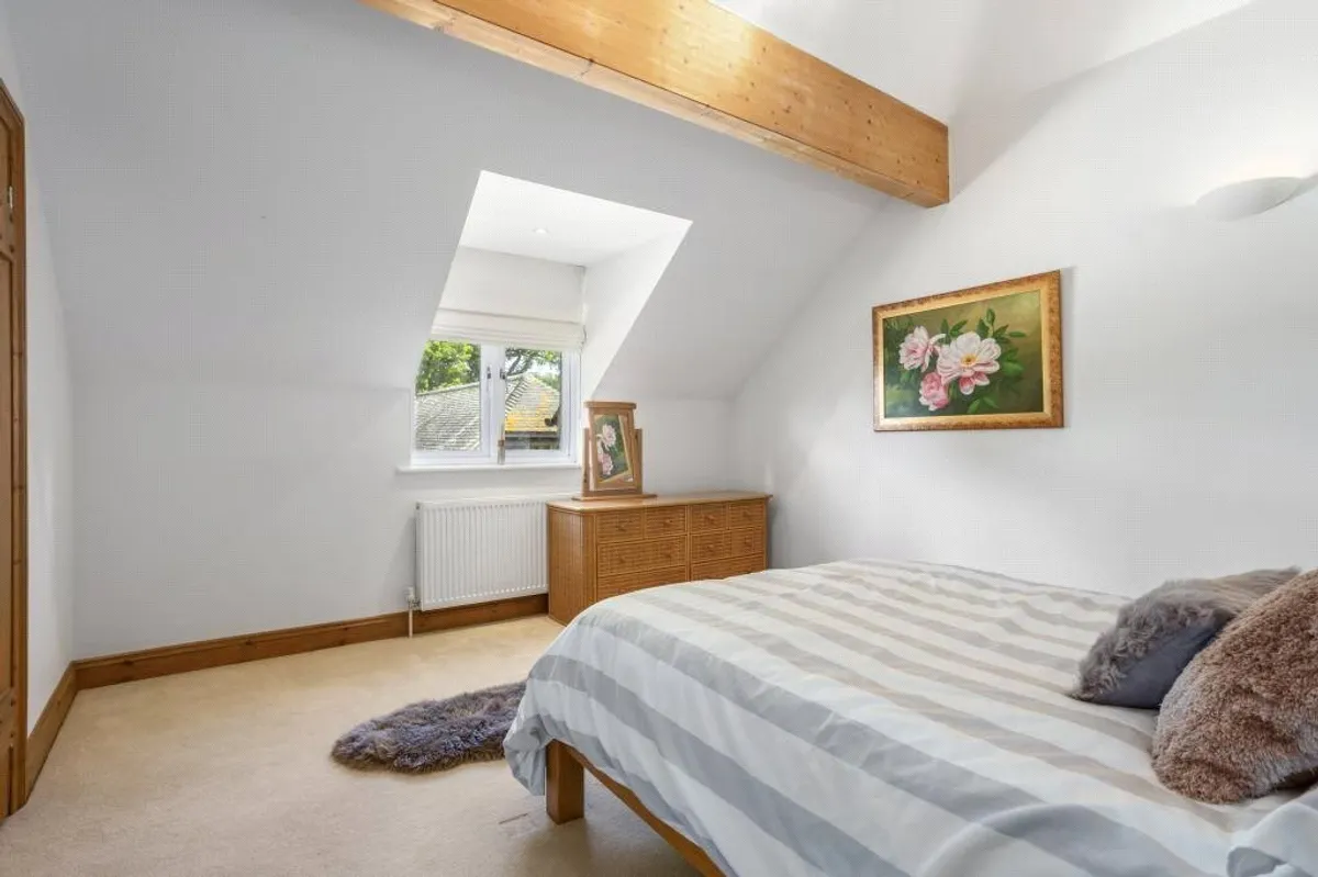 Four Oaks, Oakley, RG23