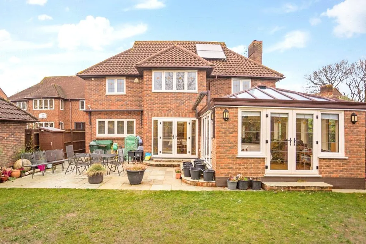 Hopton Garth, Lychpit, Basingstoke, RG24