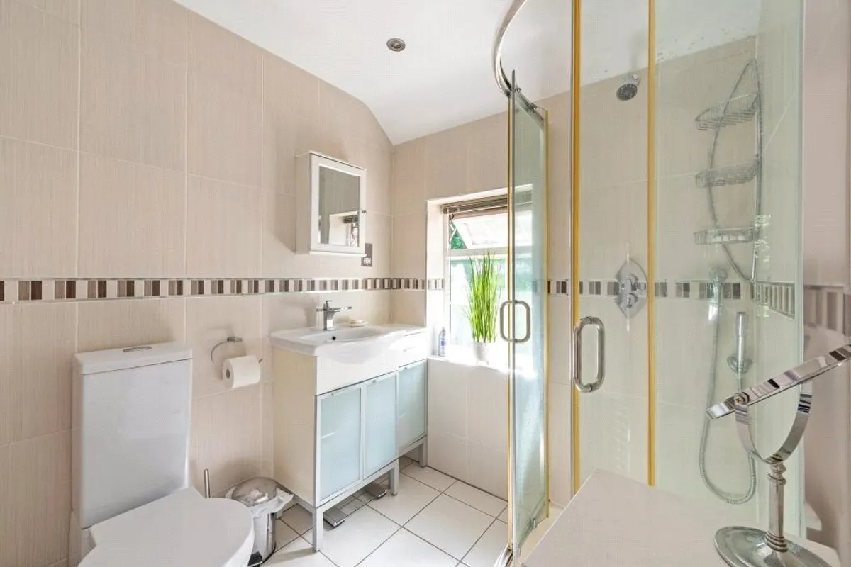 Neville Close, Basingstoke, RG21