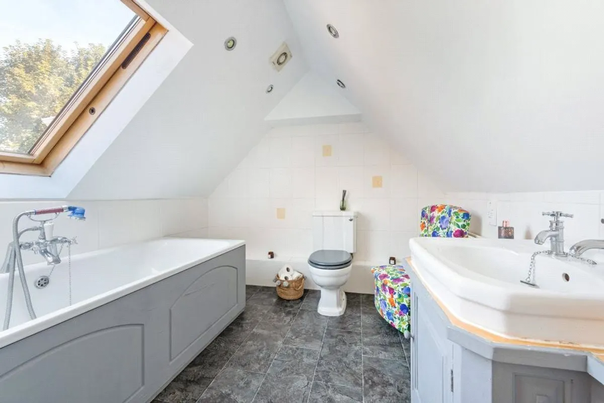Neville Close, Basingstoke, RG21