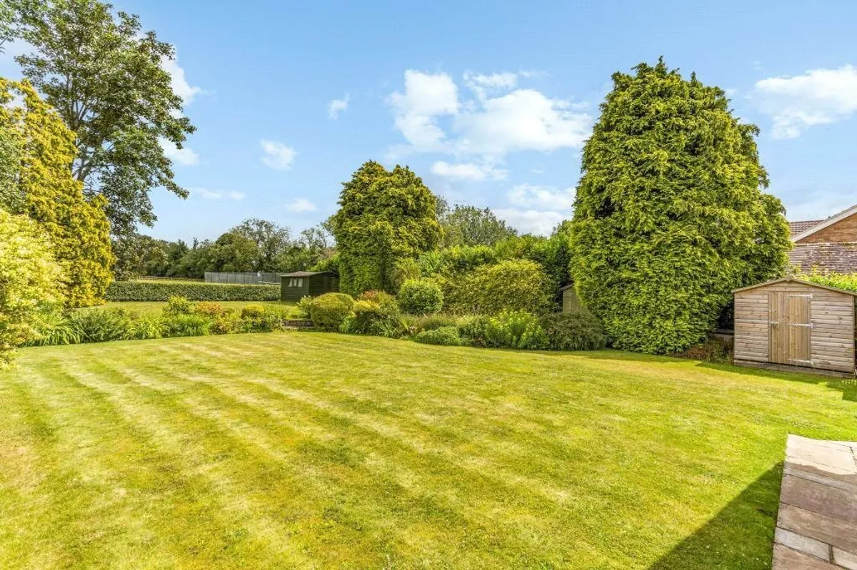 Lintells, Hannington, RG26