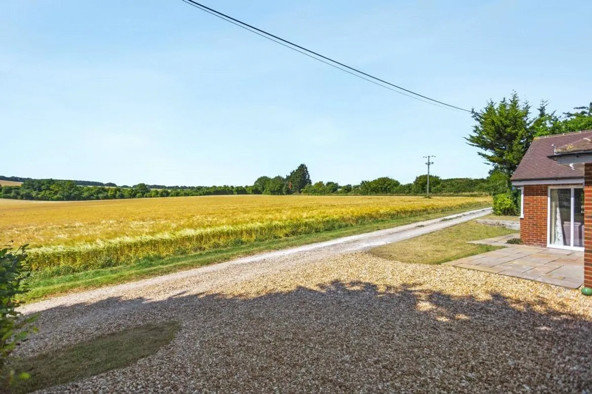 Farleigh View, Cliddesden, RG25