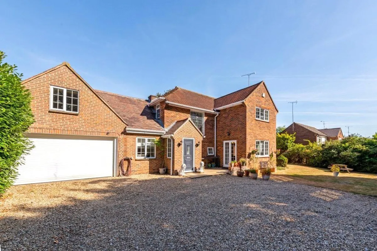 Neville Close, Basingstoke, RG21