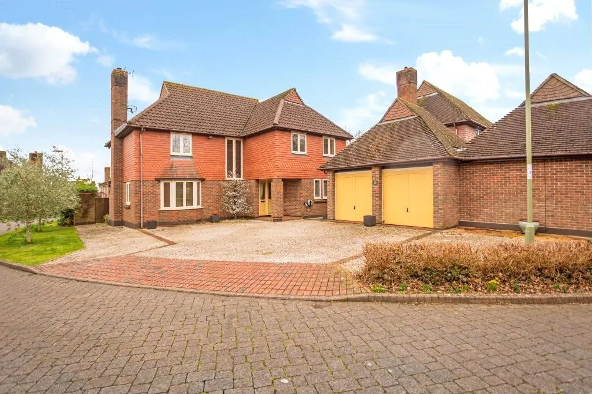 Hopton Garth, Lychpit, Basingstoke, RG24